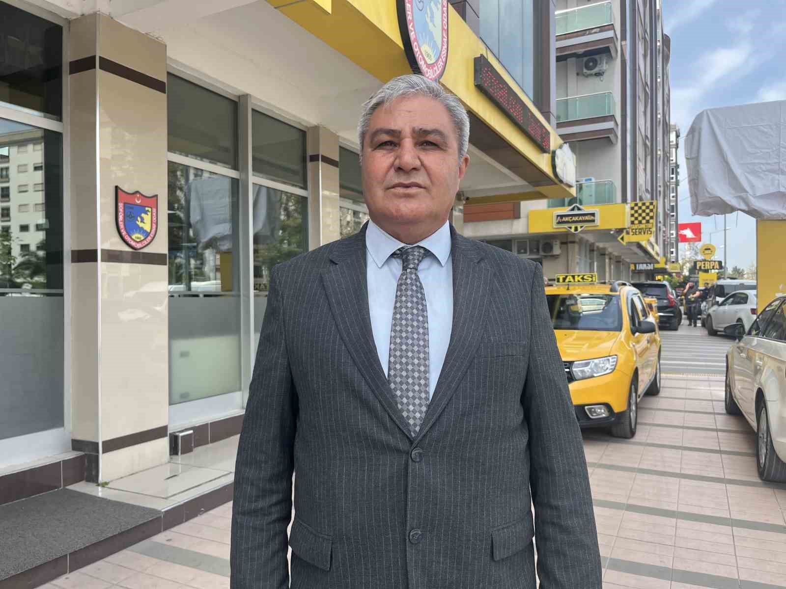 Yaşlı kadın evinin yolunu kaybetti, yardımsever taksici ailesine kavuşturdu
