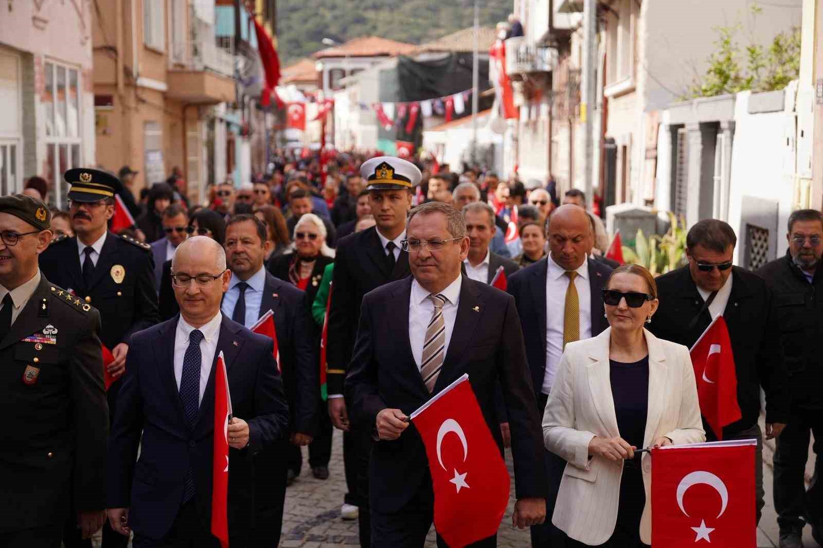 Atat&uuml;rk&rsquo;&uuml;n Ayvalık&rsquo;a gelişinin 92. yıl d&ouml;n&uuml;m&uuml; t&ouml;renle kutlandı
