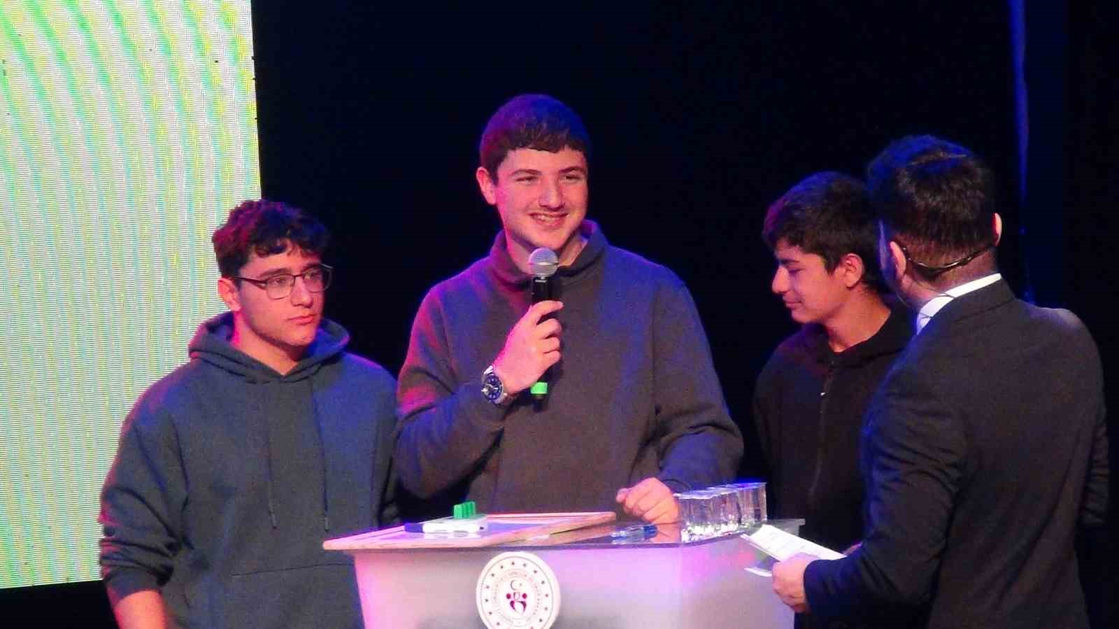 Kars&rsquo;ta gen&ccedil; yetenekler sahne aldı: B&ouml;lge finalinde k&uuml;lt&uuml;r ve sanat r&uuml;zgarı
