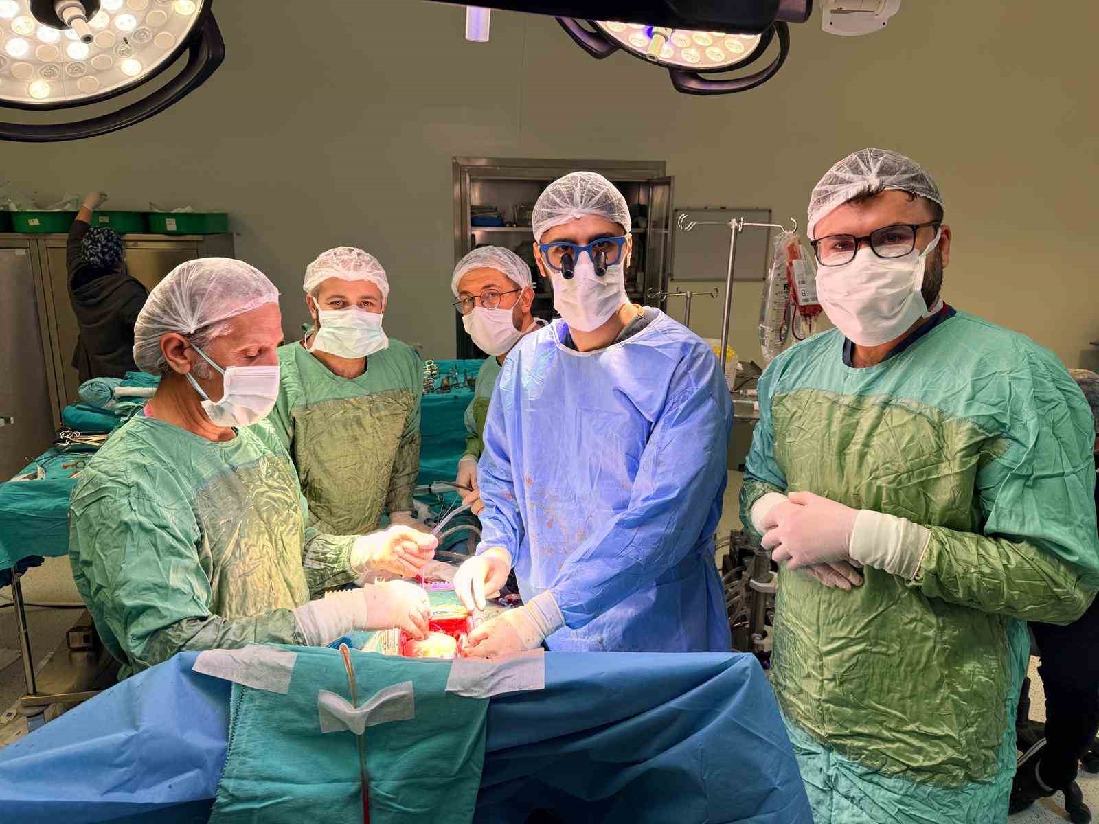 Van&rsquo;da 25 dakika kalbi duran hasta bypass ameliyatıyla kurtarıldı
