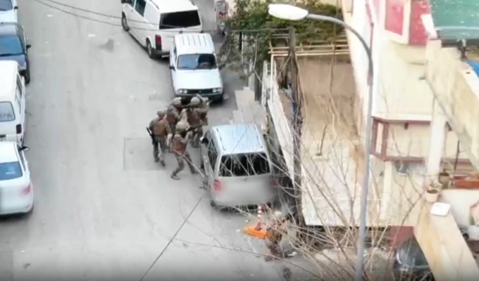 DEAŞ ter&ouml;r &ouml;rg&uuml;t&uuml;ne 56 ilde operasyon: 525 ş&uuml;pheli yakalandı
