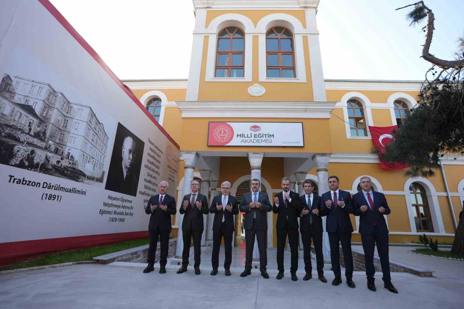 Mill&icirc; Eğitim Akademisi, Bakan Tekin&rsquo;in verdiği ilk dersle kapılarını a&ccedil;tı
