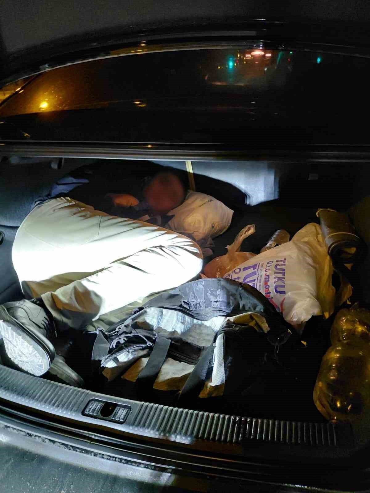 Bayburt&rsquo;ta g&ouml;&ccedil;men ka&ccedil;ak&ccedil;ılığı operasyonunda 1 kişi tutuklandı
