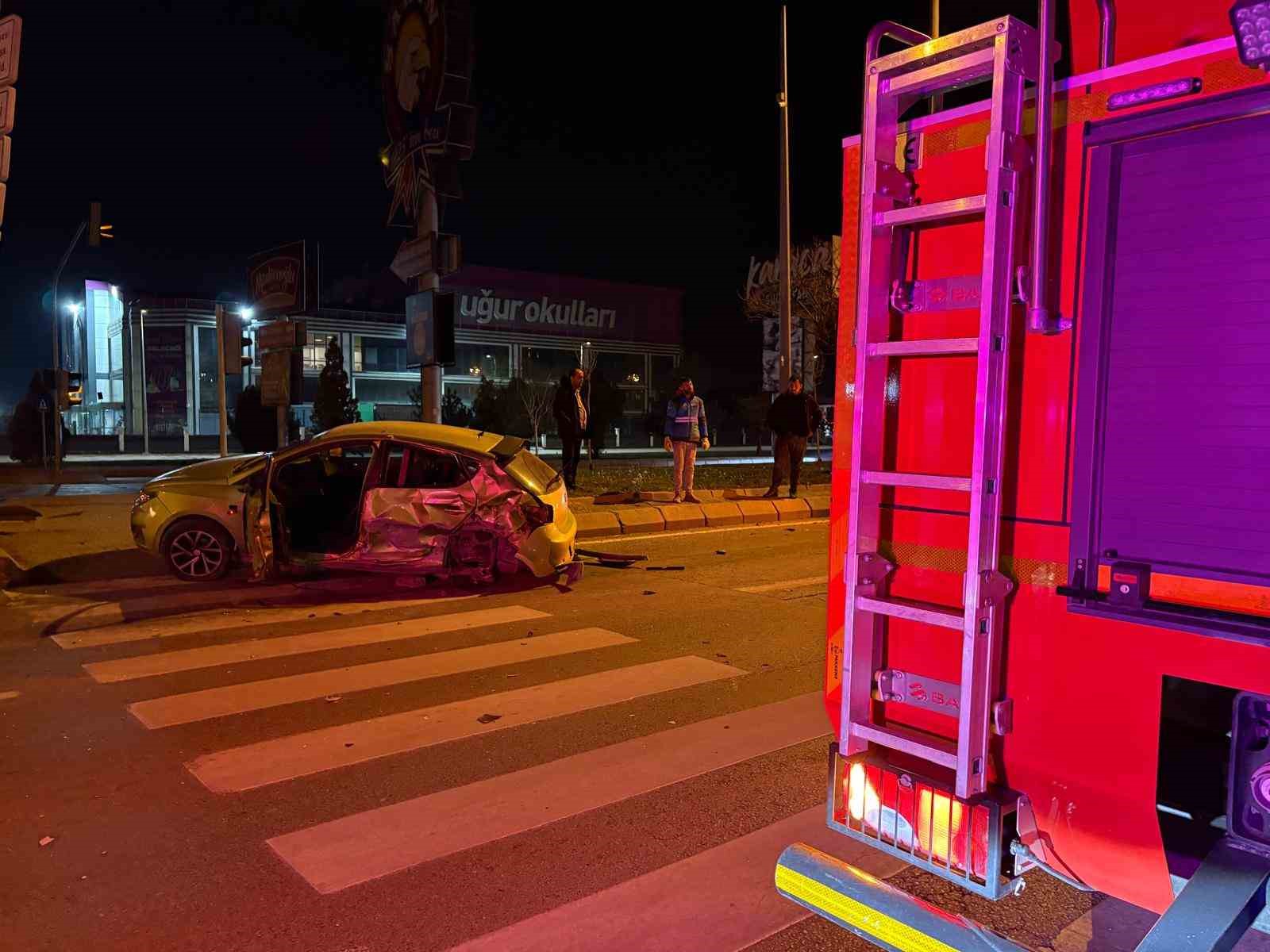 Kayseri’de otomobille panelvan araç çarpıştı: 1 yaralı