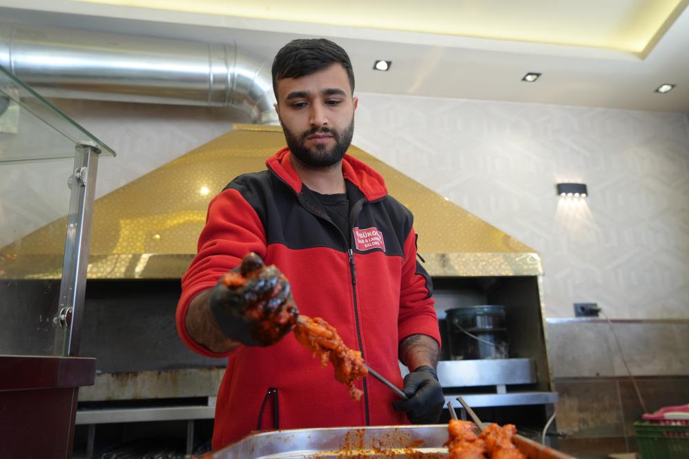 LGS &ccedil;ıkışı verdiği r&ouml;portajla g&uuml;ndem olmuştu: Yıllar sonra kebap ustası olarak ortaya &ccedil;ıktı