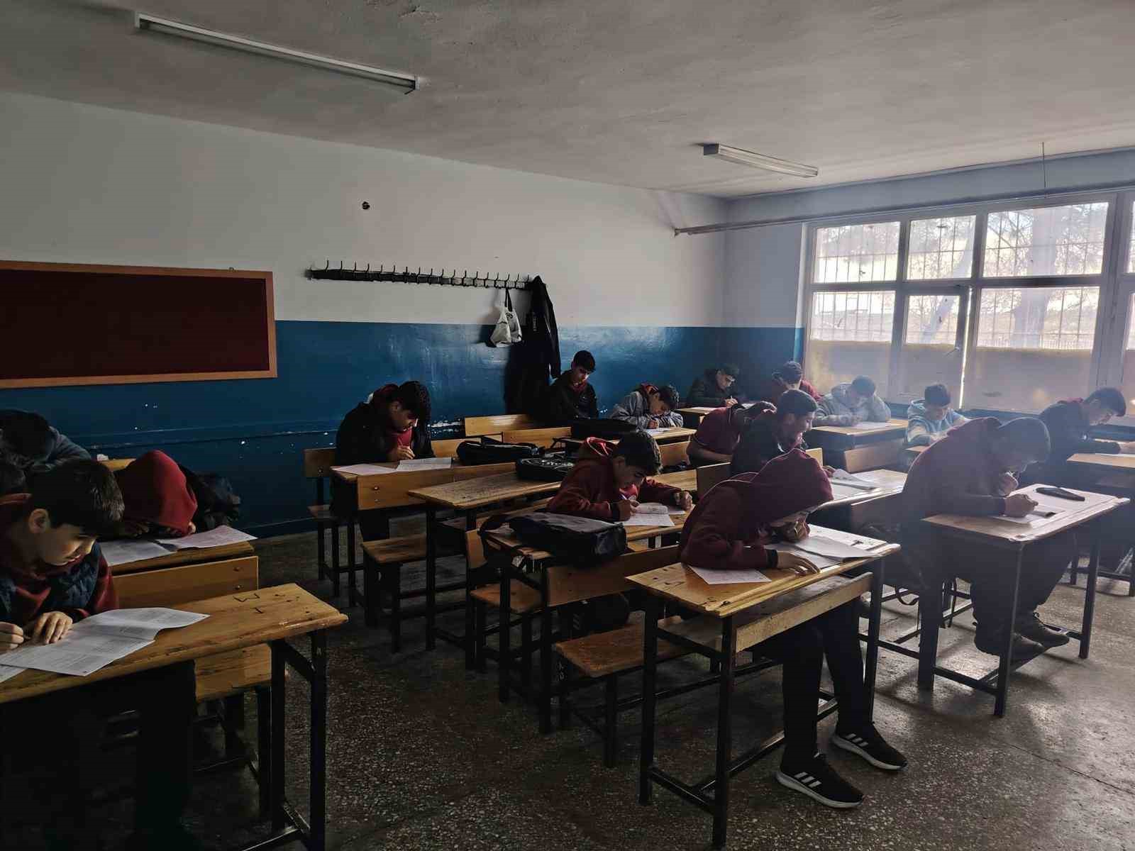 Eğil Belediyesinden &ouml;ğrencilere deneme sınavı
