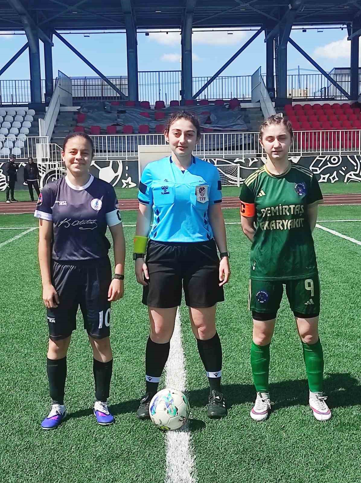 K&ouml;rfez&rsquo;in U-15 kızları sezona galibiyetle başladı
