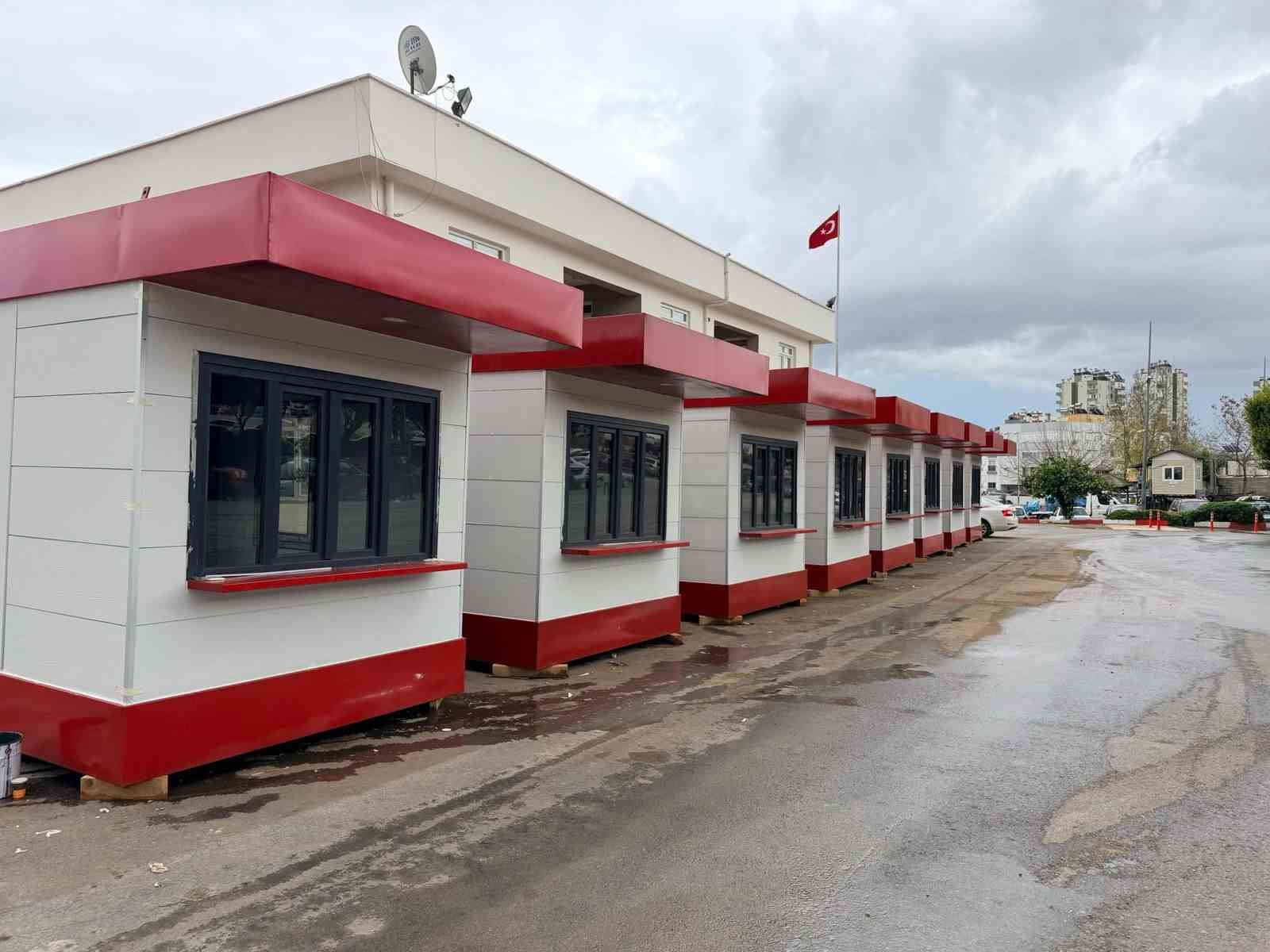 Kepez&rsquo;e kırmızı-beyaz modern ekmek b&uuml;feleri
