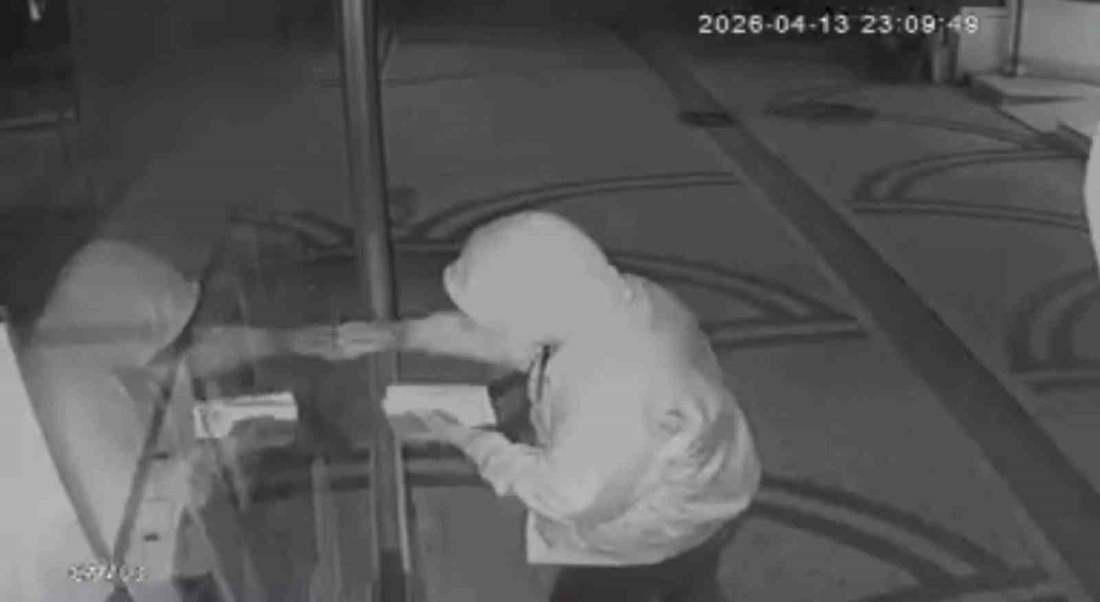 Ordu&rsquo;da telefon hırsızlığı kamerada
