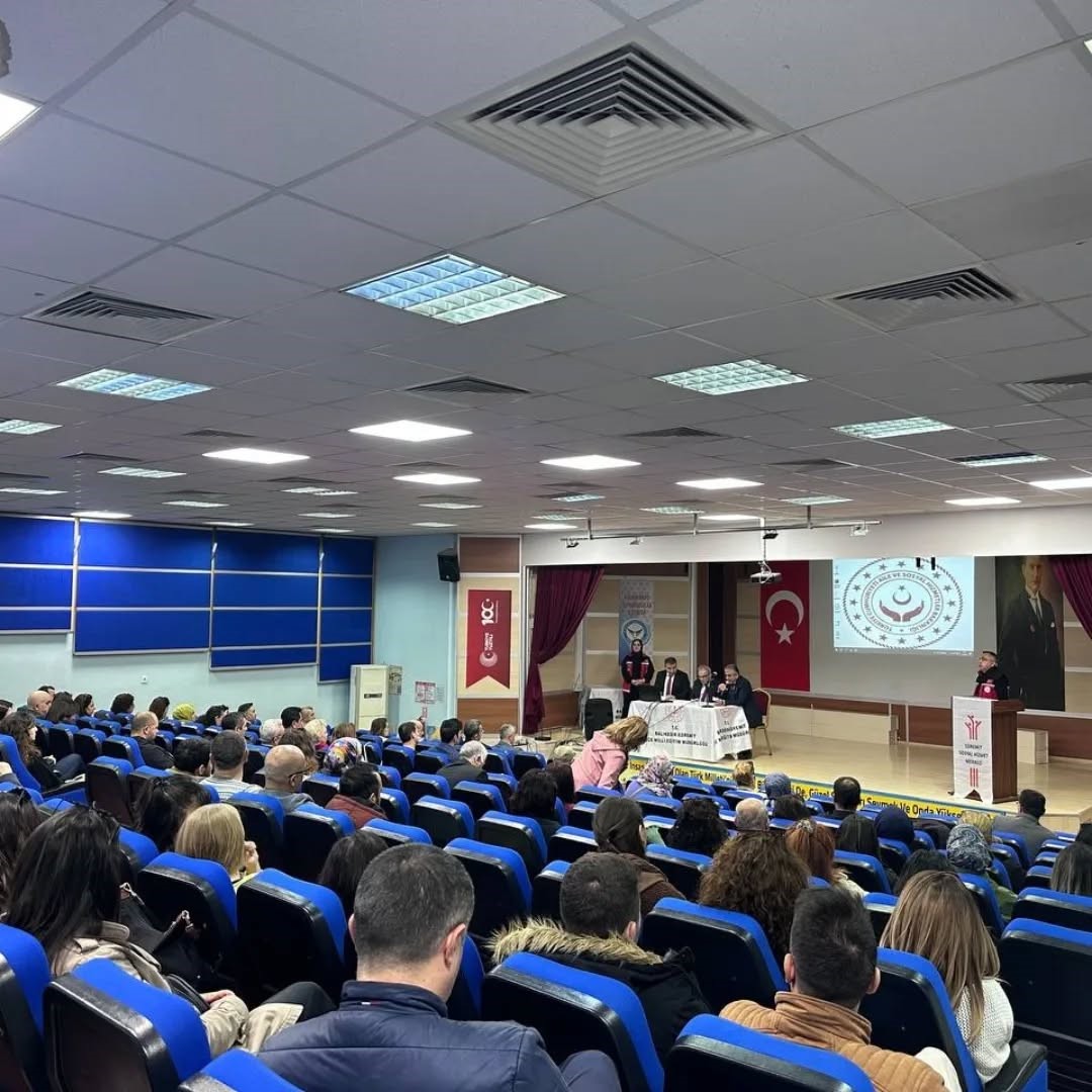 Edremit’te kadına yönelik şiddetle mücadele seferberliği