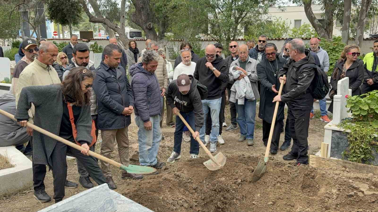 Müzisyen Kemal Cem Öcal, Bodrum’da son yolculuğuna uğurlandı
