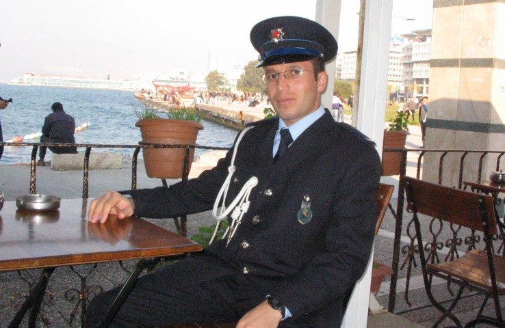 45 yaşında polislikten ayrılıp &ouml;ğretmen oldu, emekliliğini 20 yıl uzattı