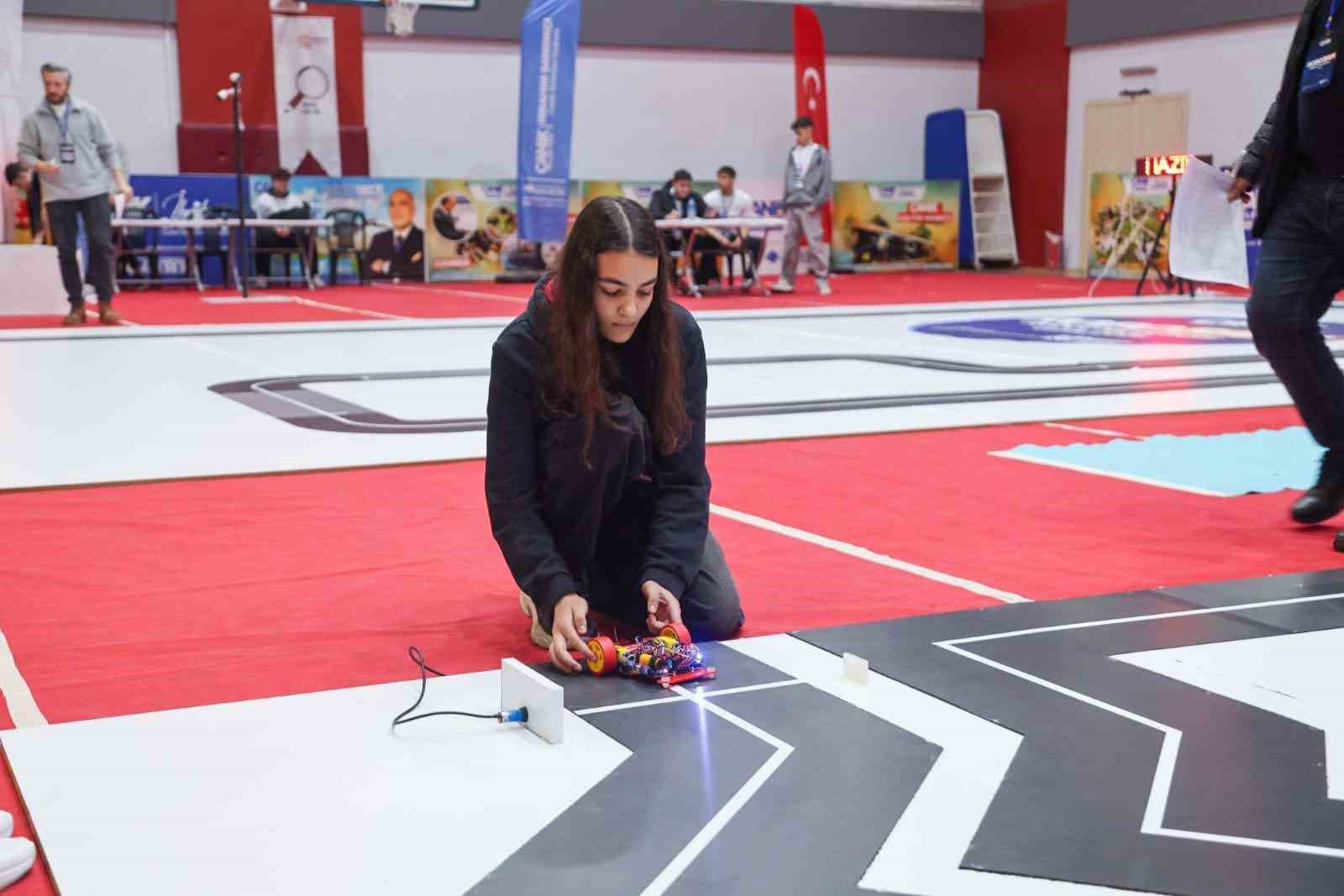 Canik’te gençler robotlarıyla sahneye çıkıyor