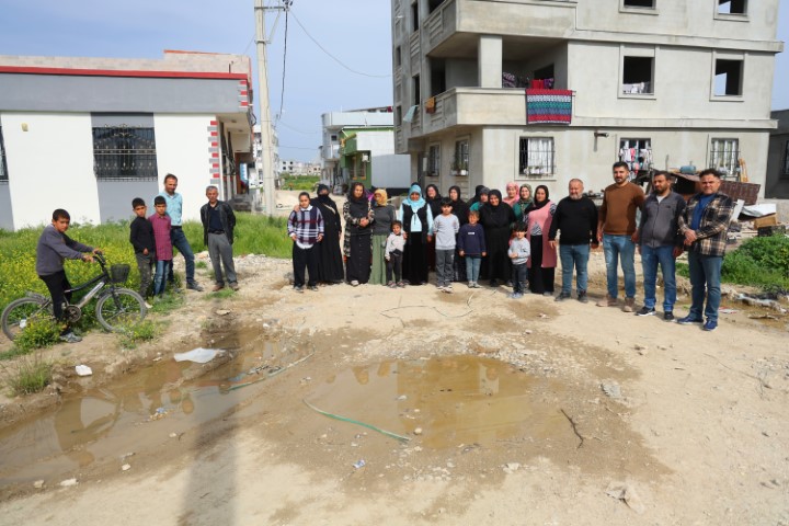 Belediye yolu yapmadı, engelli evladıyla perişan oldu