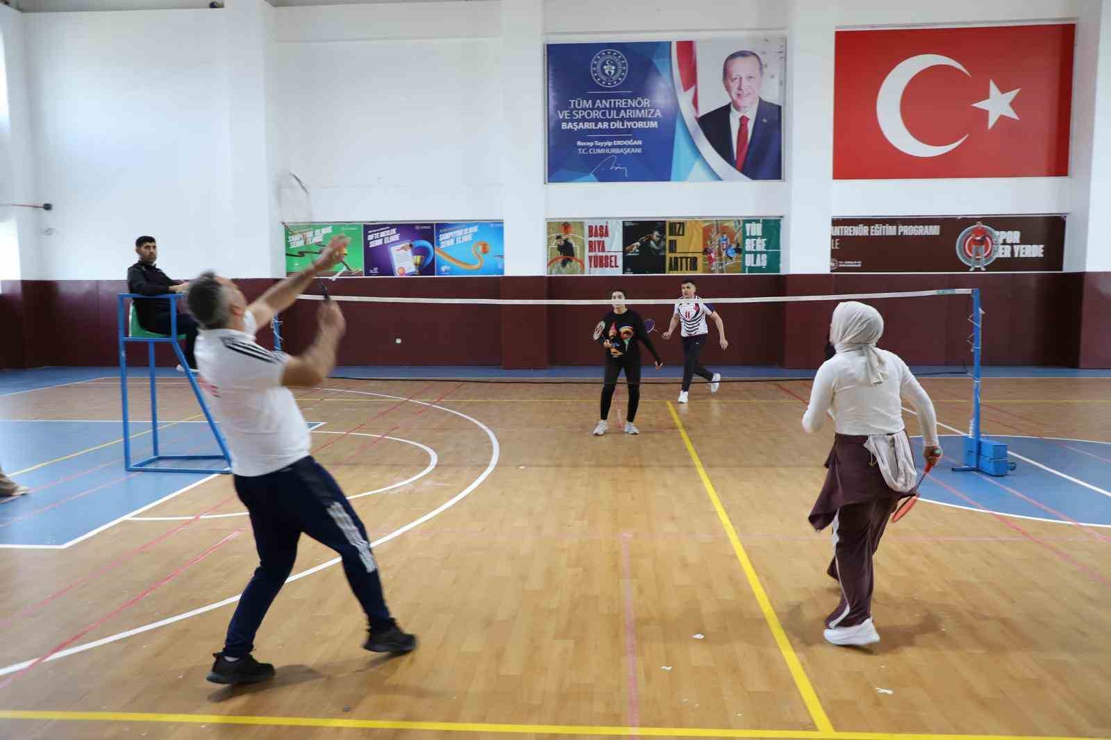 Adıyaman&rsquo;da kurum i&ccedil;i badminton turnuvası d&uuml;zenlendi
