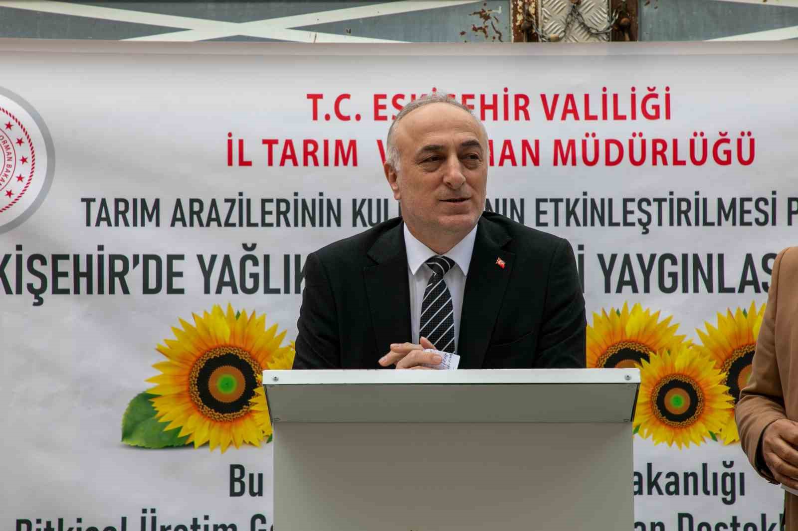 Eskişehir&rsquo;de &uuml;reticilere hise destekli yağlık ay&ccedil;i&ccedil;eği tohumu
