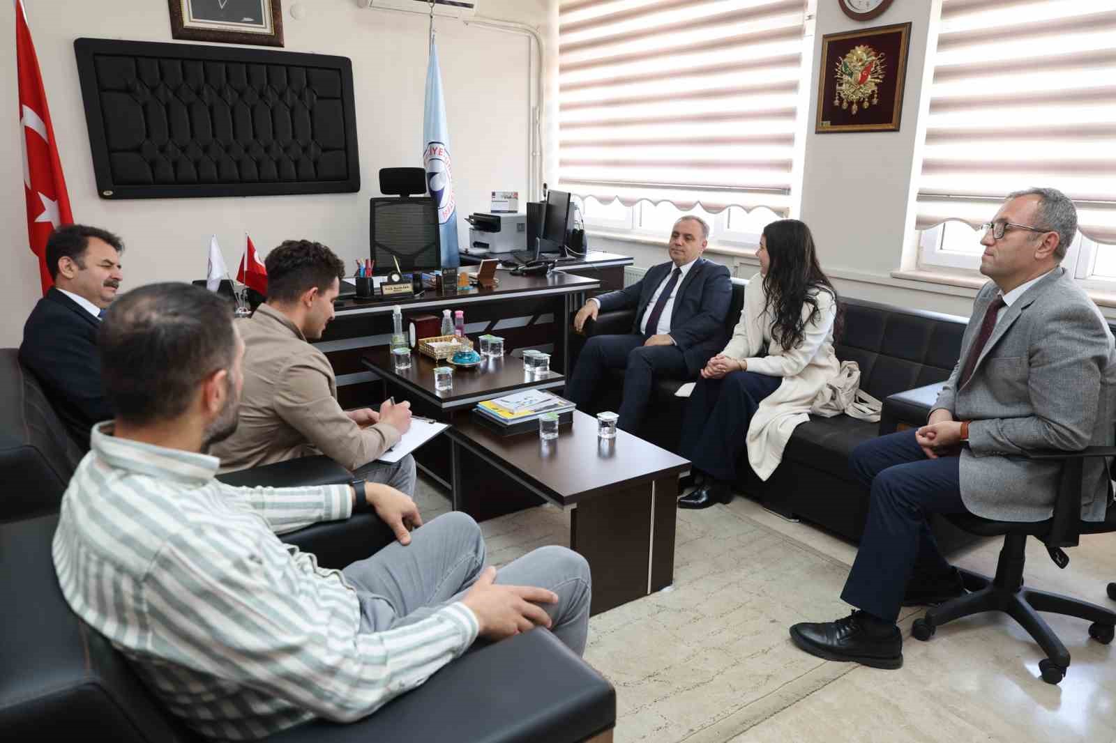 Rekt&ouml;r Prof. Dr. Fatih Altun&rsquo;dan Rekreasyon Kul&uuml;b&uuml;&rsquo;ne ziyaret
