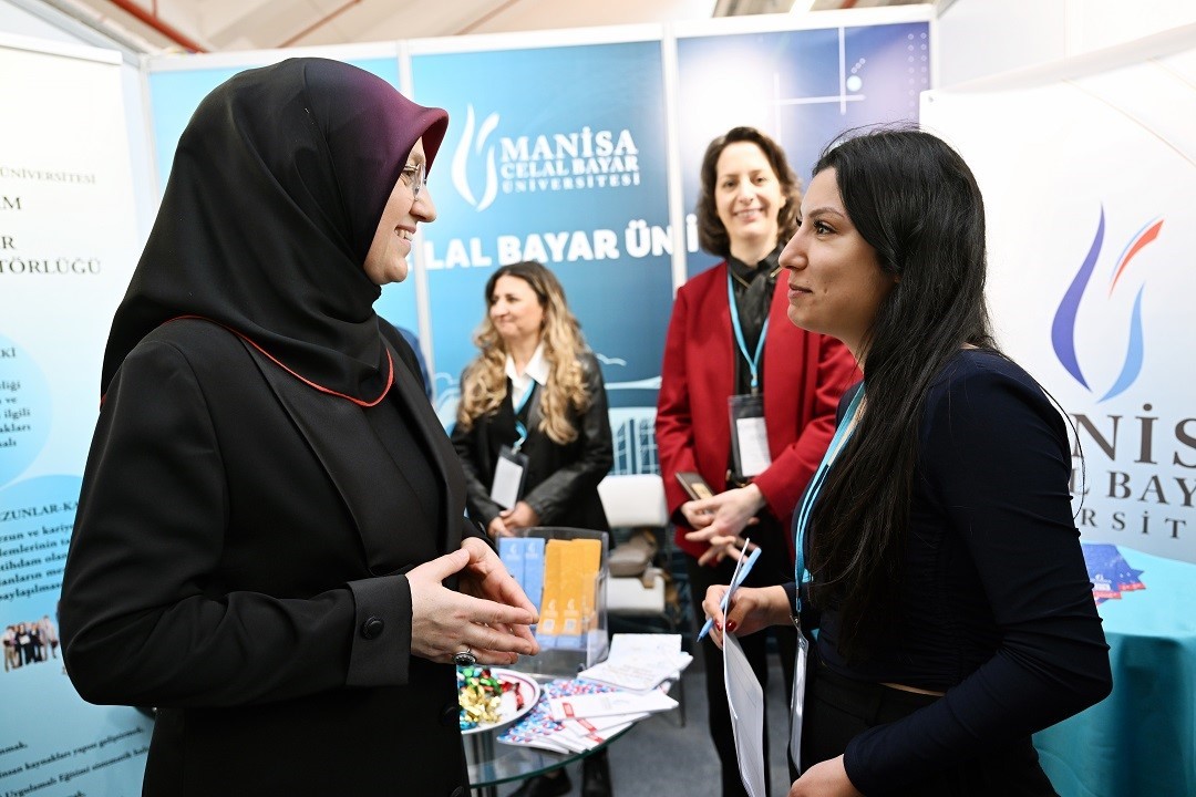 Rekt&ouml;r Kibar&rsquo;dan gen&ccedil;lere kariyer vurgusu
