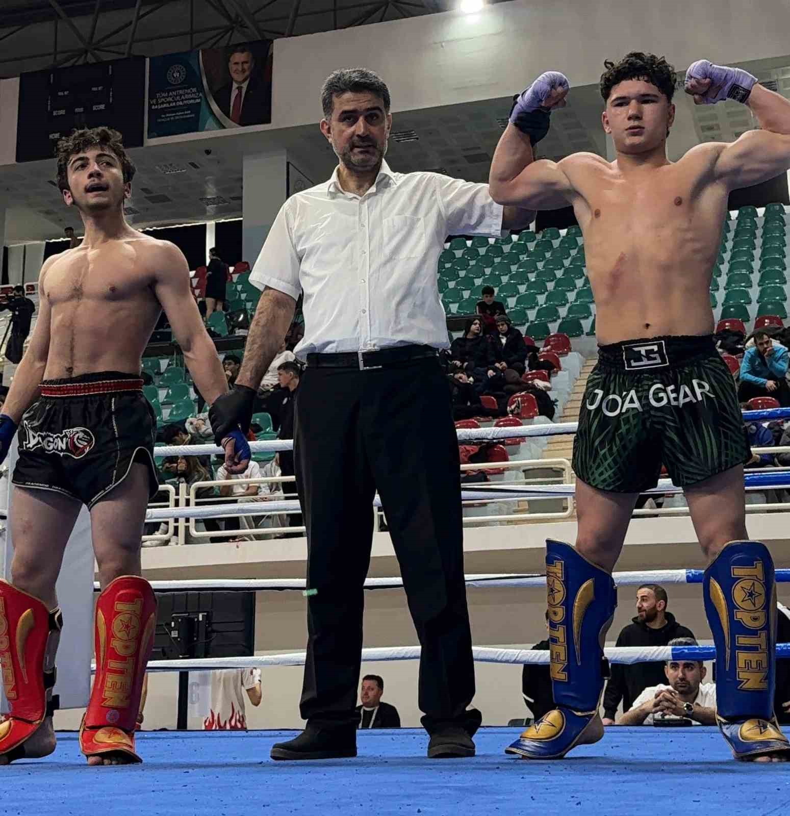 Kick Boks T&uuml;rkiye Şampiyonası&rsquo;nda Salihli&rsquo;ye gurur veren başarı
