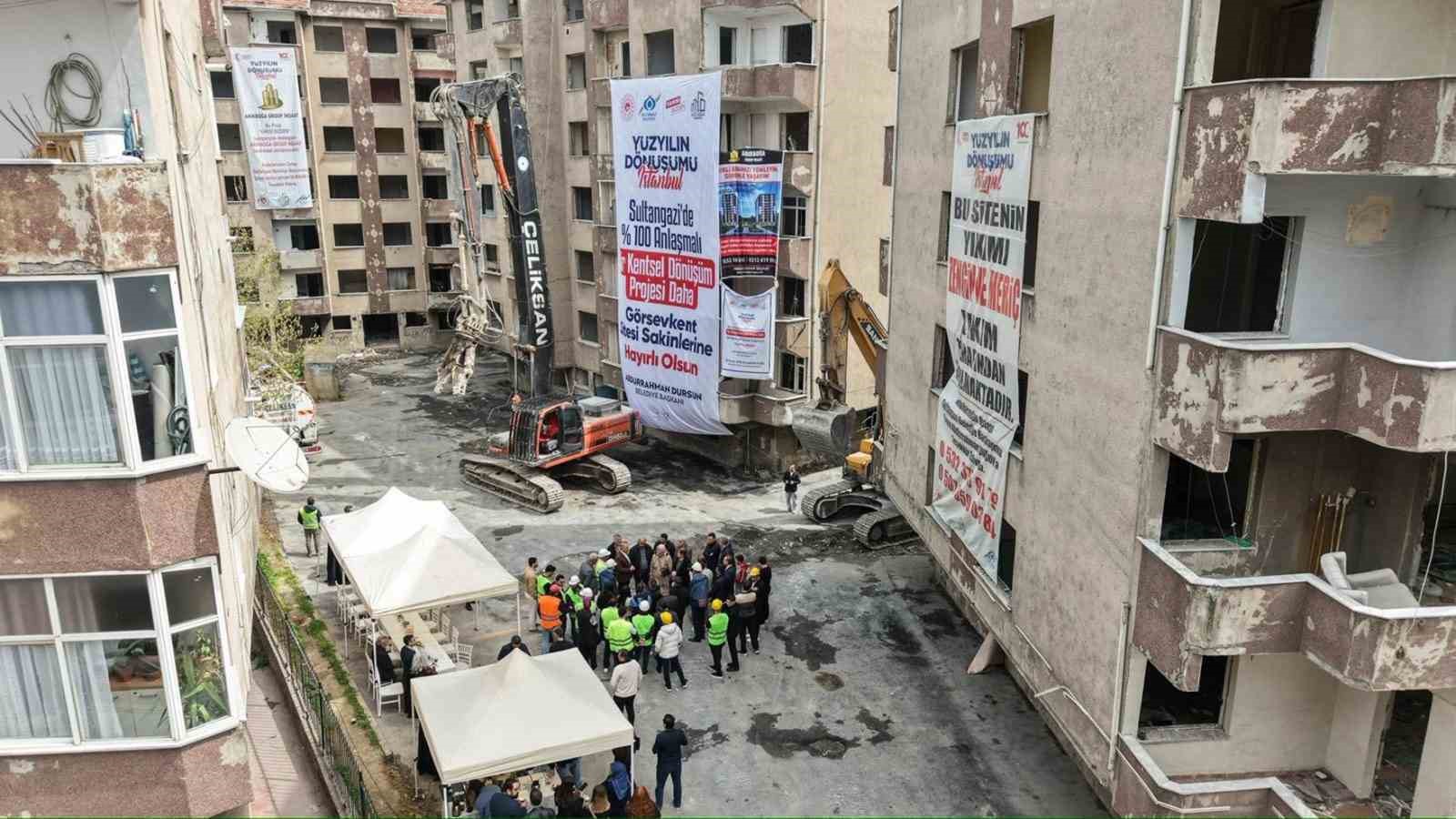 Sultangazi&rsquo;de bir site daha y&uuml;zde 100 uzlaşmalı kentsel d&ouml;n&uuml;ş&uuml;me girdi
