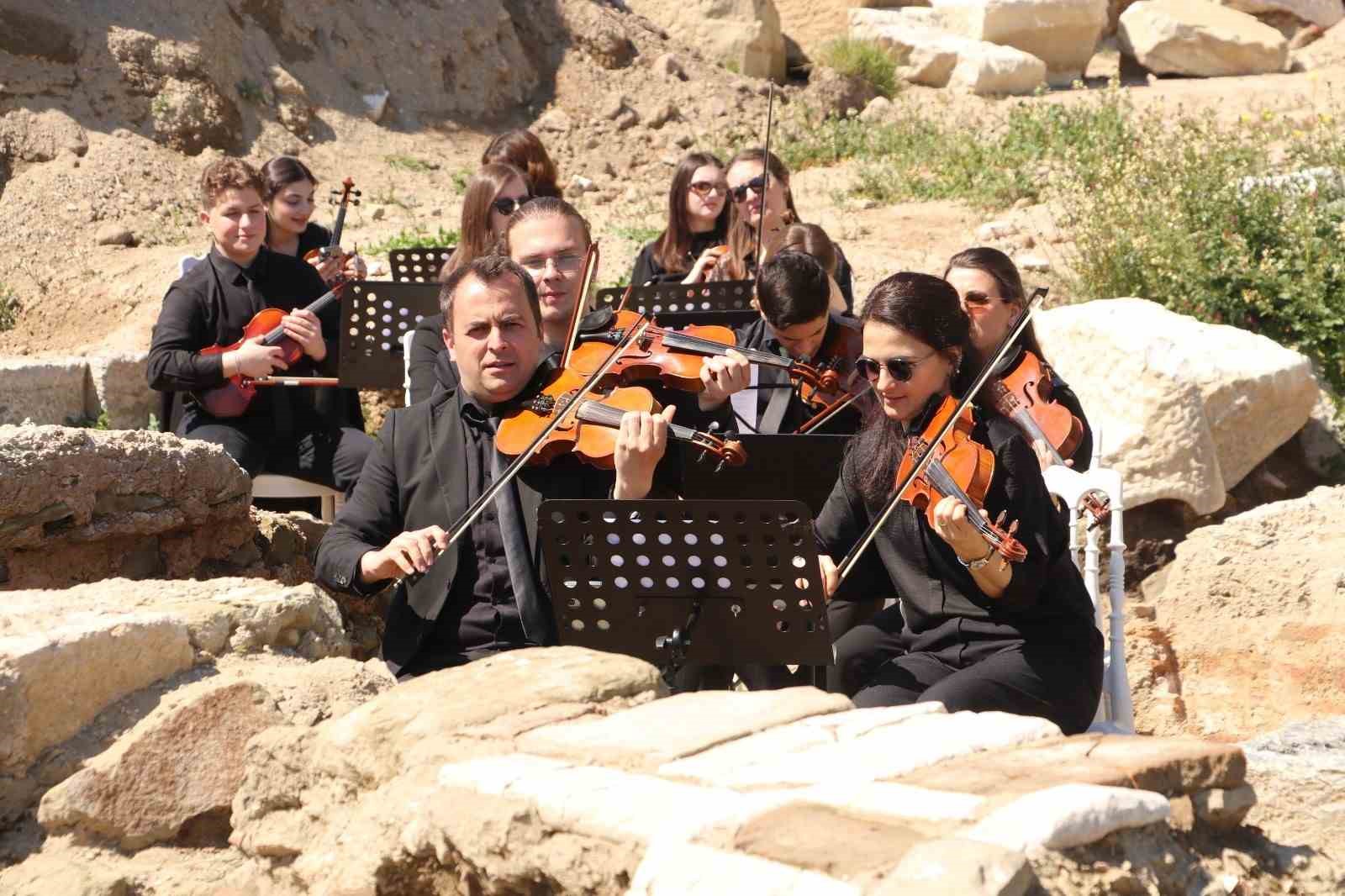Tekirdağ&rsquo;da Perinthos Tiyatrosu 2 bin yıl sonra yeniden sanatla buluştu
