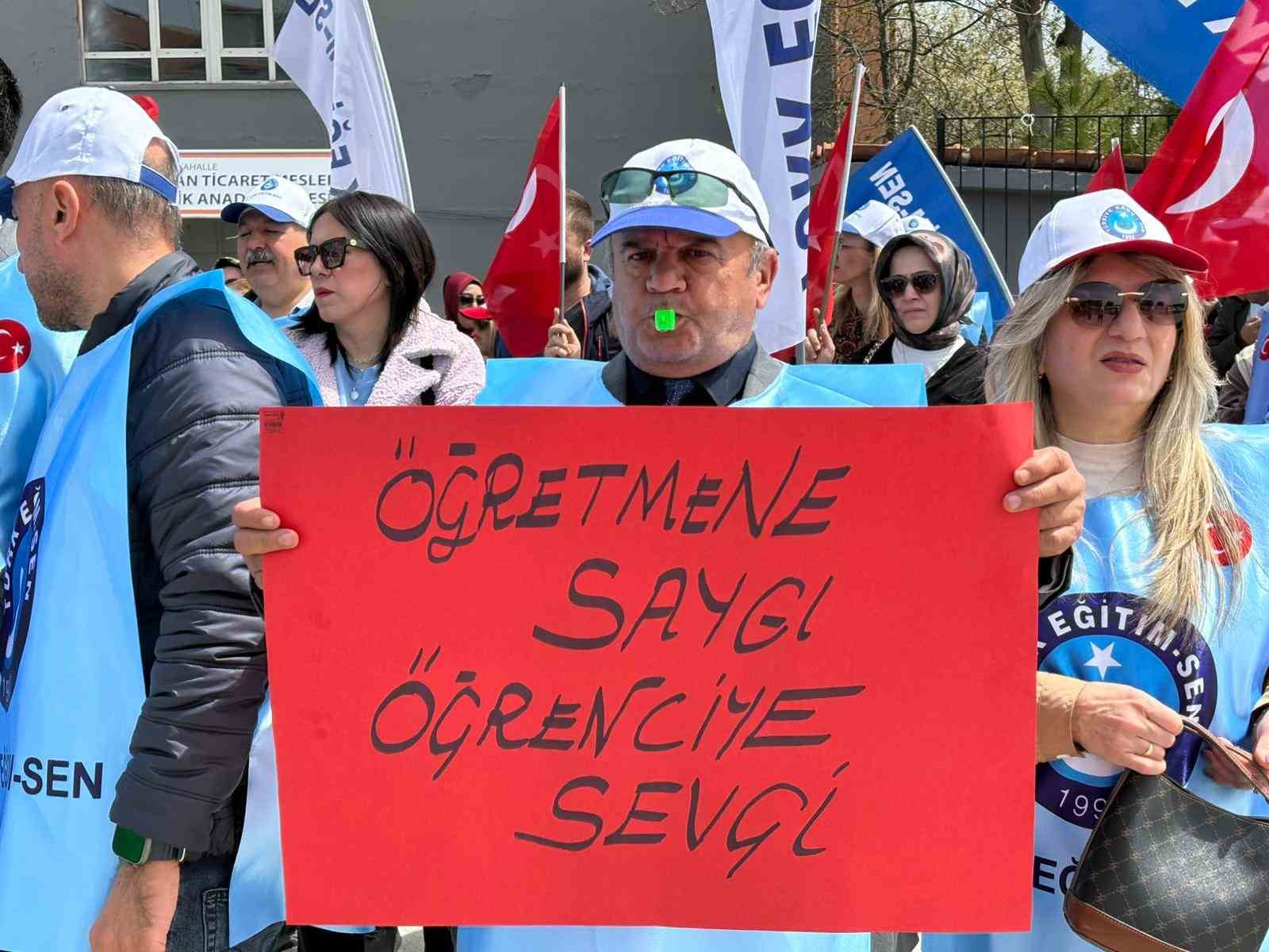 T&uuml;rk Eğitim-Sen&rsquo;den okullarda şiddete tepki
