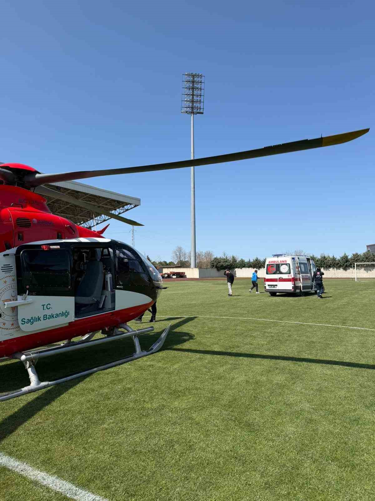 G&ouml;ky&uuml;z&uuml;nden umut: Solunum sıkıntısı yaşayan bebek helikopterle taşındı
