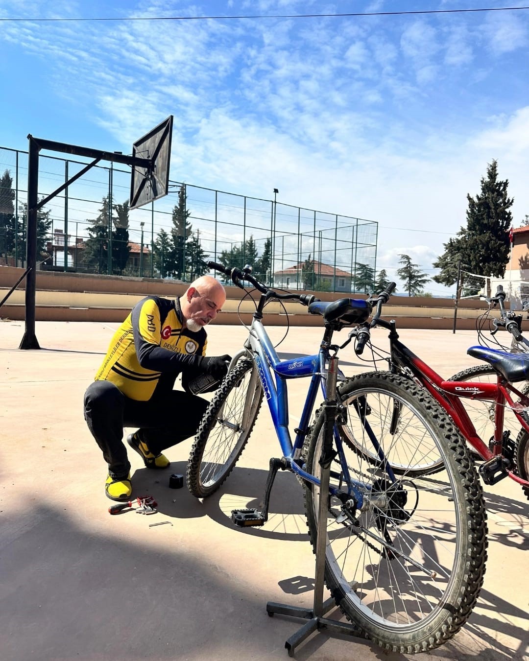 Denizli&rsquo;de k&ouml;y okullarında pedallar yeniden d&ouml;n&uuml;yor
