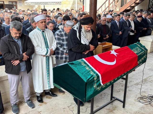 Okul saldırısında ölenler son yolculuğuna uğurlandı