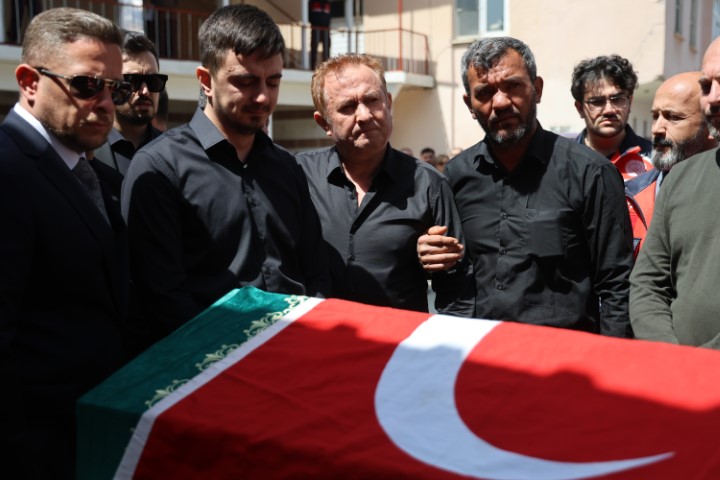 Okul saldırısında ölenler son yolculuğuna uğurlandı