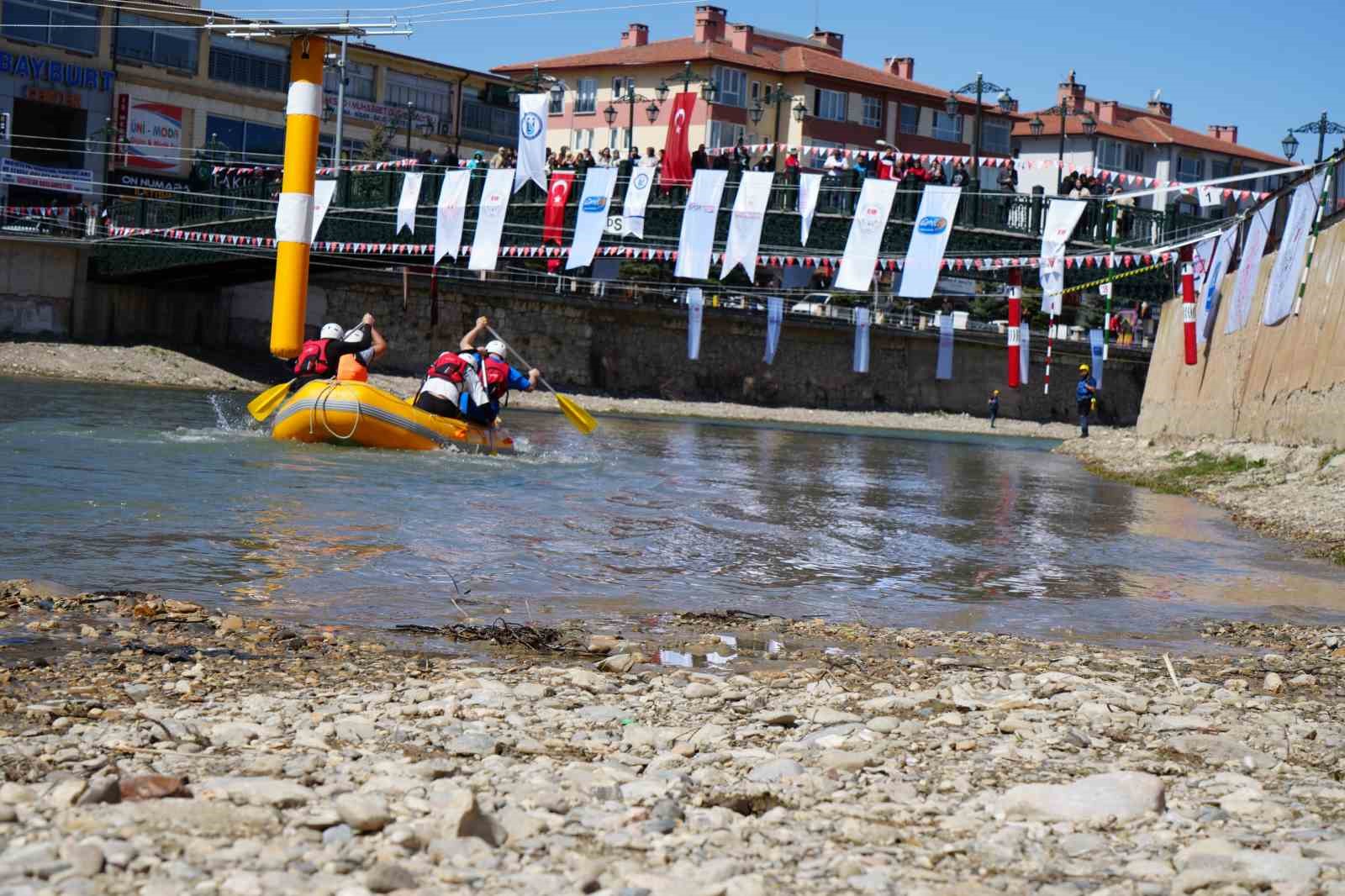 Bayburt’ta ’Üniversiteler Arası Rafting Türkiye Şampiyonası’ başladı