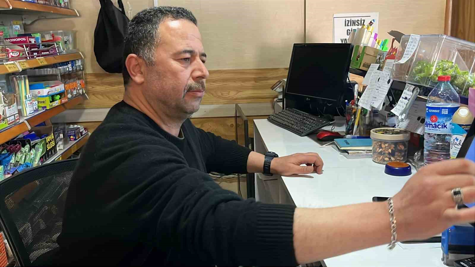 Heimlich manevrasıyla öğrenciyi kurtaran market sahibi: "Elimi öpmeye geldi, dua etti"