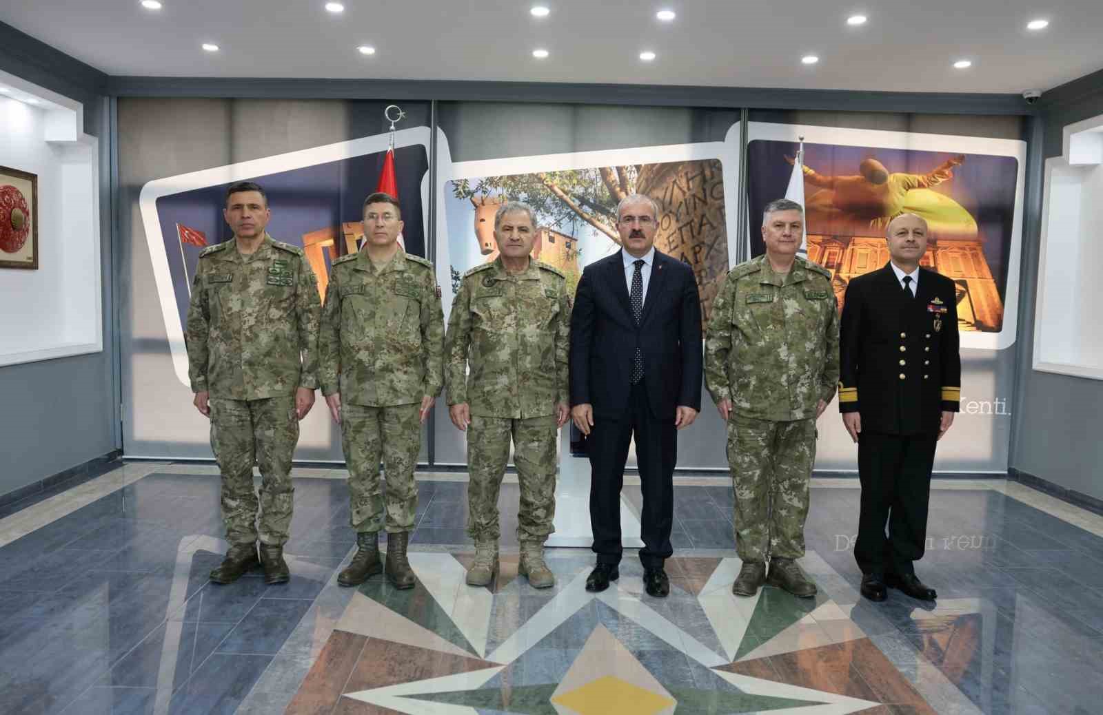 Kara Kuvvetleri Komutanı Orgeneral Tokel&rsquo;den Vali Toraman&rsquo;a ziyaret

