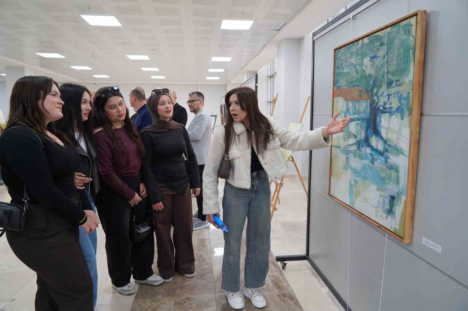 BAR&Uuml;&rsquo;de D&uuml;nya Sanat G&uuml;n&uuml; &ccedil;eşitli etkinliklerle kutlandı
