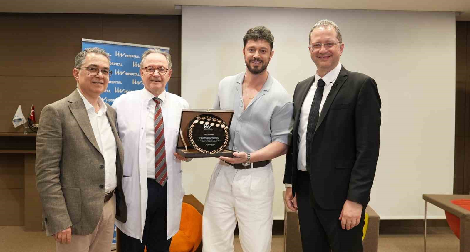 Murat Boz &lsquo;kalp&rsquo;ten mesaj verdi
