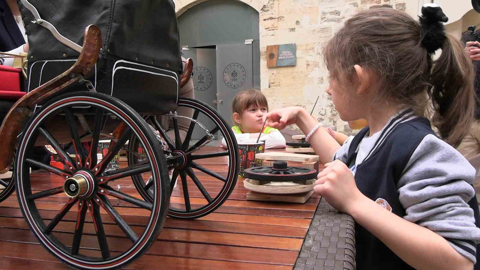 Edirne&rsquo;de ge&ccedil;mişin izleri minik ellerle boyandı
