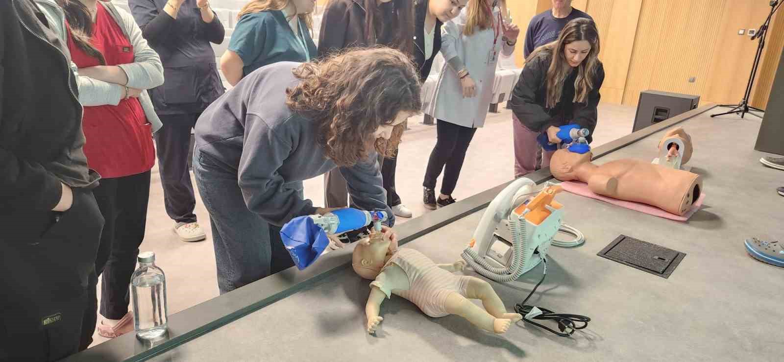 Aydın Şehir Hastanesi&rsquo;nde &ccedil;ocuk acil ekiplerine kritik eğitim
