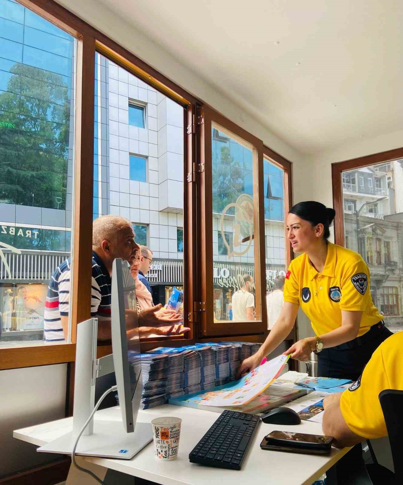 On binlerce turiste hizmet verdiler
