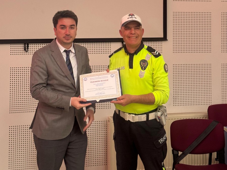 Emet MYO&rsquo;da genel trafik kuralları konferansı
