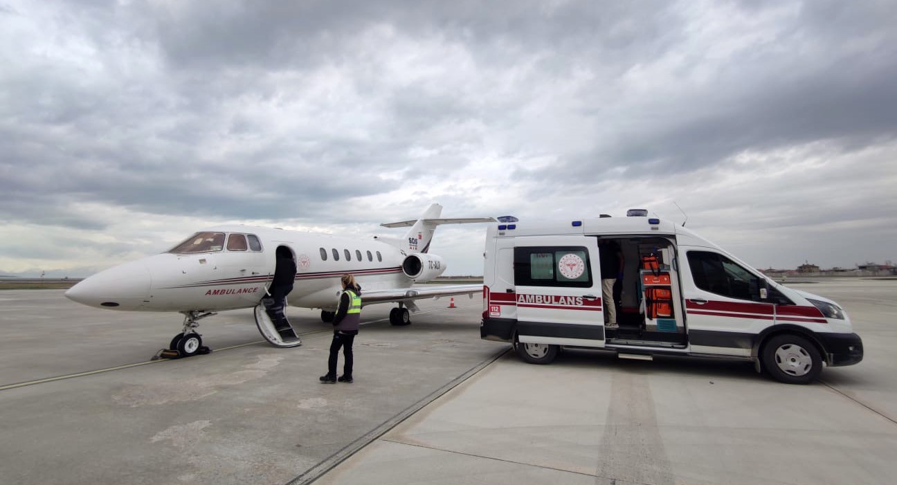Van&rsquo;da 2 g&uuml;nl&uuml;k bebek i&ccedil;in ambulans u&ccedil;ak havalandı
