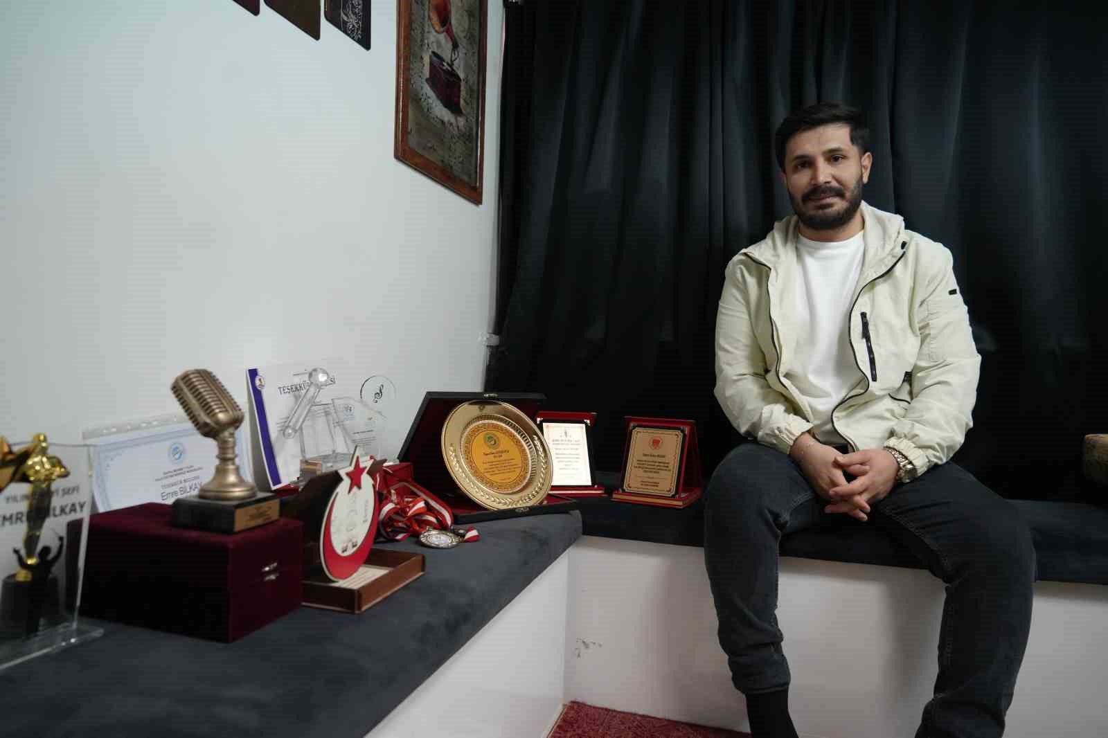 Trafik kazası sonrası engelli kalan gen&ccedil; &ouml;ğretmenin azmi
