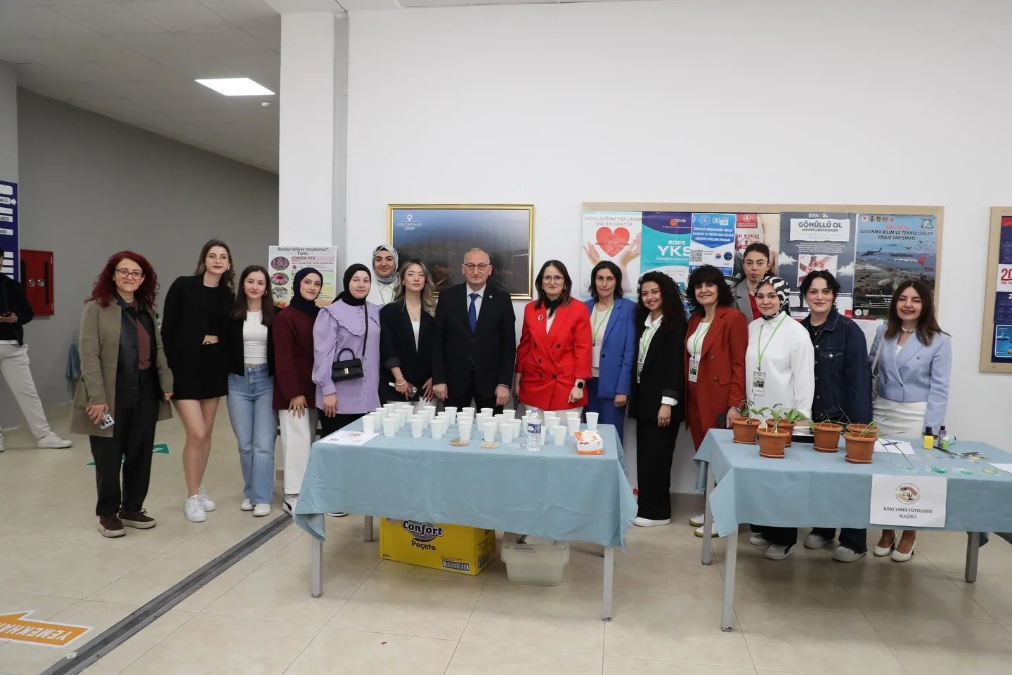 Sinop&rsquo;ta bitkilerin d&uuml;nyası tuvale taşındı
