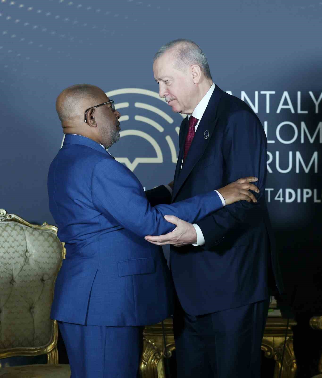 Cumhurbaşkanı Erdoğan Komorlar Birliği Cumhurbaşkanı Assoumani Azali ile g&ouml;r&uuml;şt&uuml;
