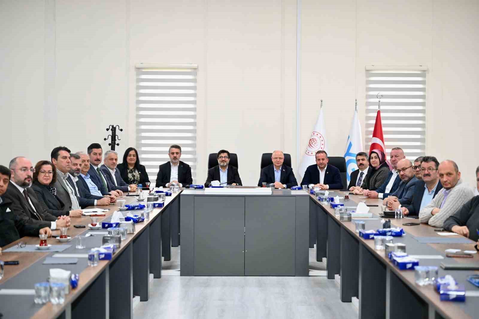 Bursa&rsquo;da y&uuml;ksek hızlı tren hattının 2026 sonunda hizmete alınacağı a&ccedil;ıklandı
