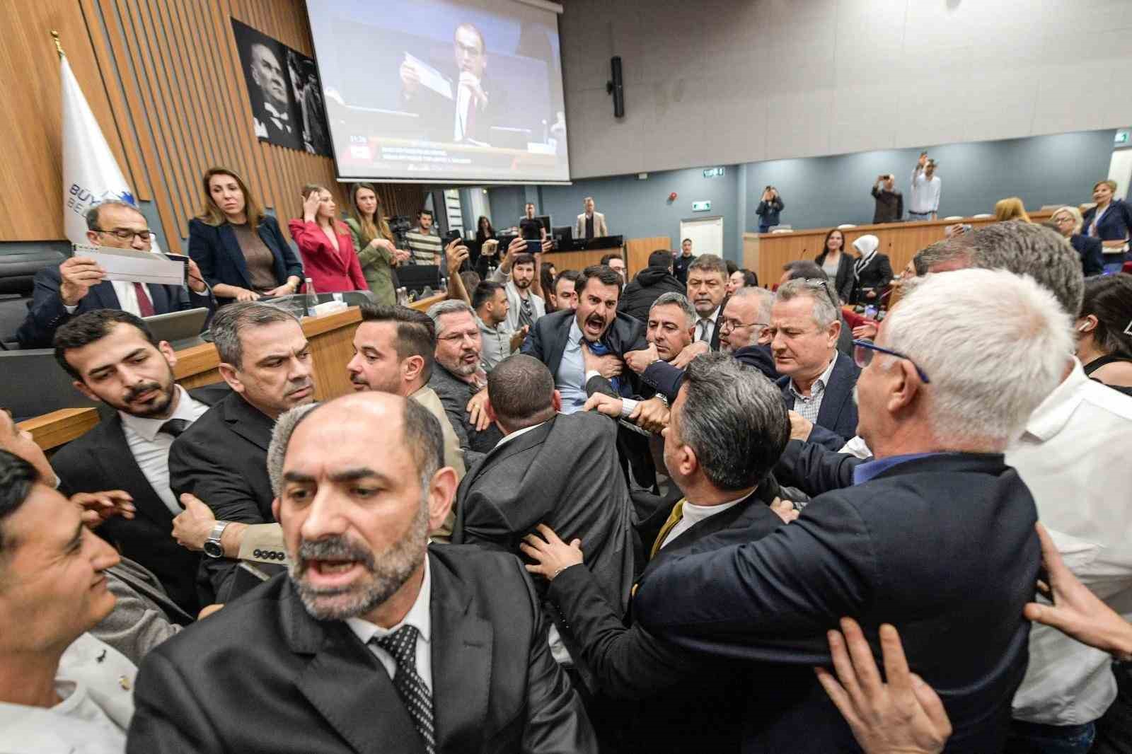 Başkan Tugay: "Bu şehrin başını &ouml;ne eğdirmeyeceğiz"
