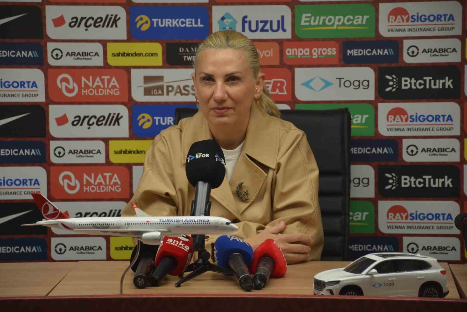 Necla G&uuml;ng&ouml;r Kıragası: "İsvi&ccedil;re&rsquo;ye karşı ilk defa bir puan aldık"
