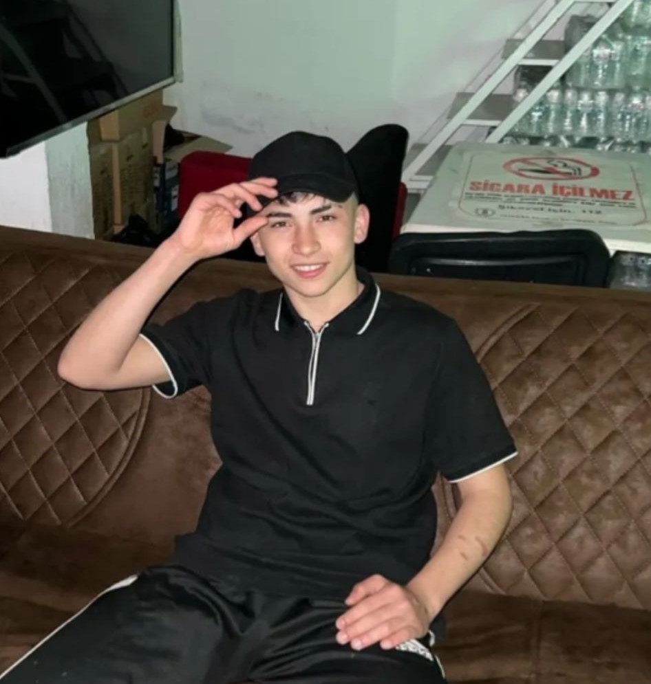 Polisten ka&ccedil;arken apartman boşluğuna d&uuml;şen ş&uuml;pheli hayatını kaybetti
