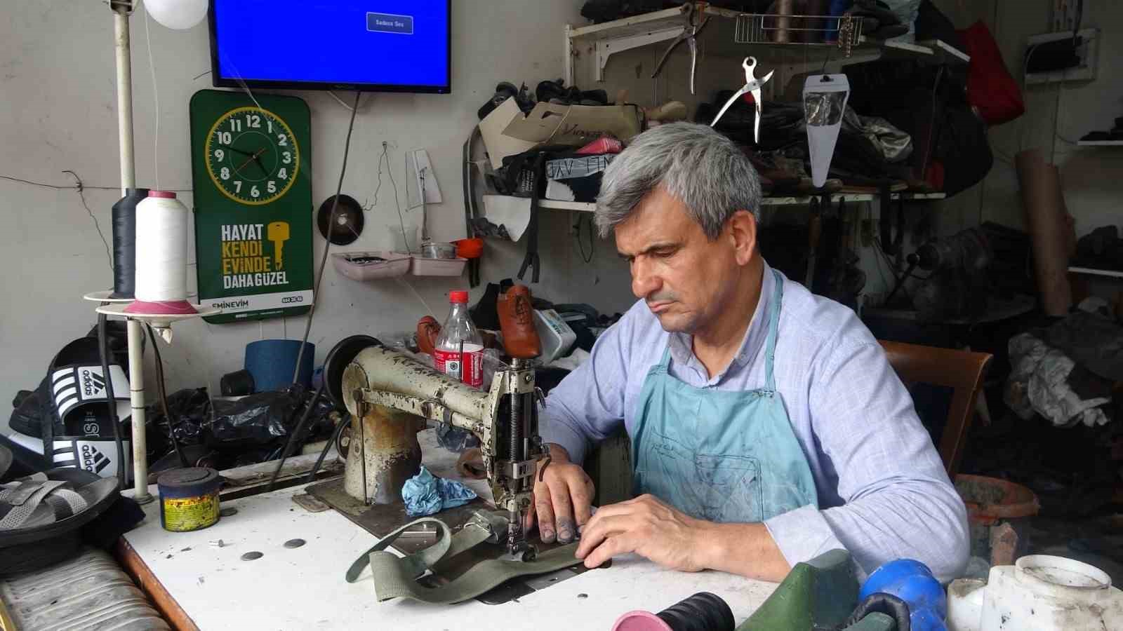 48 yıllık usta &ccedil;alışma azmiyle gen&ccedil;lere &ouml;rnek oluyor
