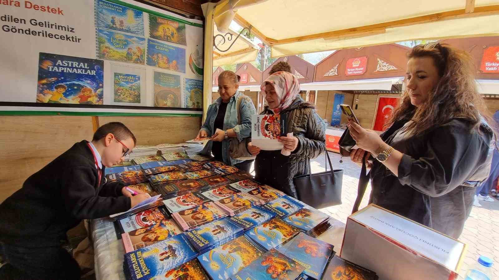 Filistinli akranları i&ccedil;in hayal d&uuml;nyalarını satırlara d&ouml;kt&uuml;ler
