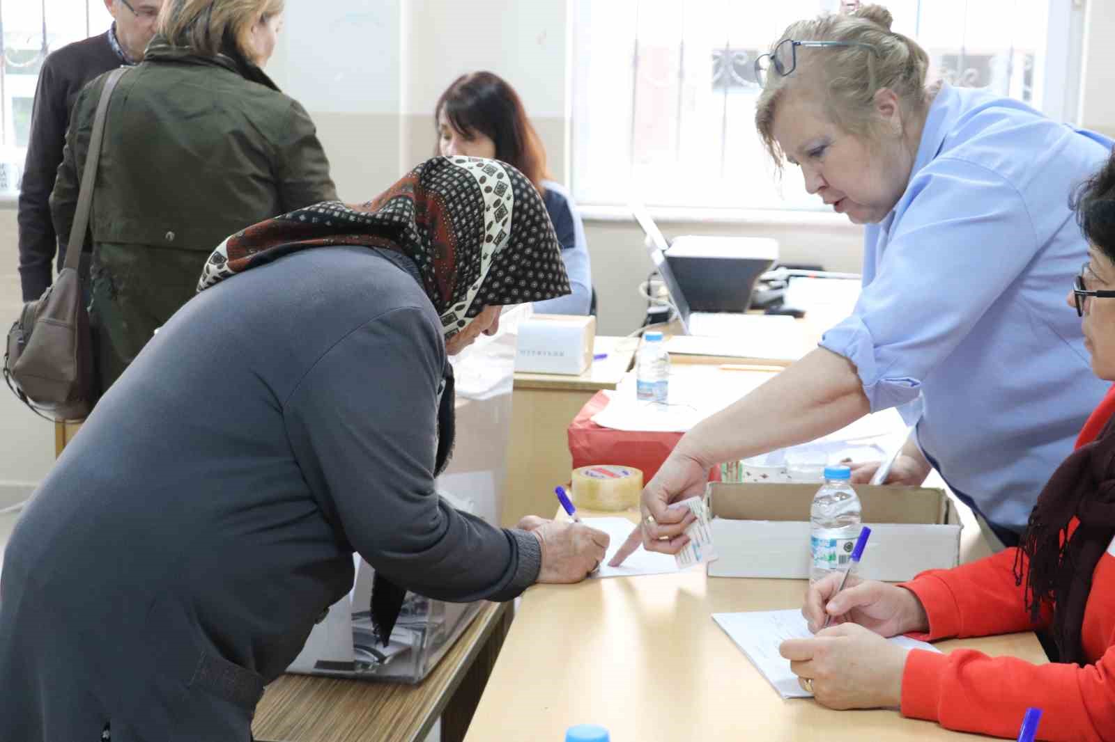 Bulgaristan se&ccedil;imleri i&ccedil;in Eskişehir&rsquo;de vatandaşlar son 5 yılda 8&rsquo;inci kez sandık başında
